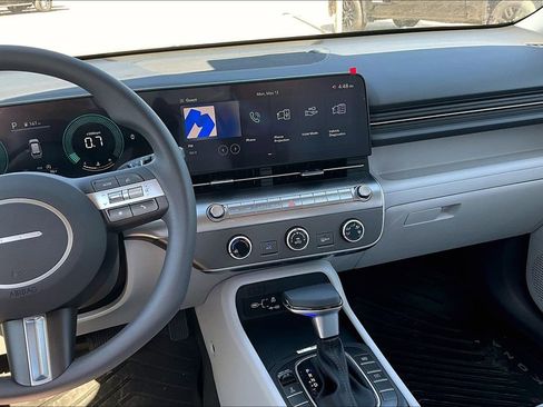 Used 2025 Hyundai Kona SE image 15