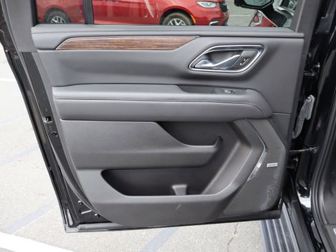 Used 2022 Chevrolet Suburban High Country image 32