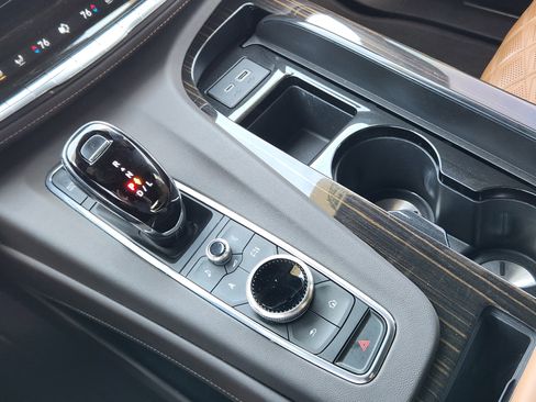 Certified 2024 Cadillac Escalade Premium Luxury w/ Performance Package image 20