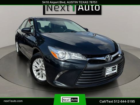 Used 2017 Toyota Camry LE FWD image 2