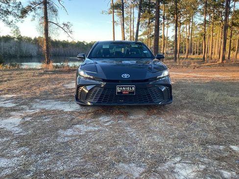 Used 2025 Toyota Camry SE image 8