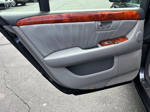 Used 2004 Lexus LS 430 image 16