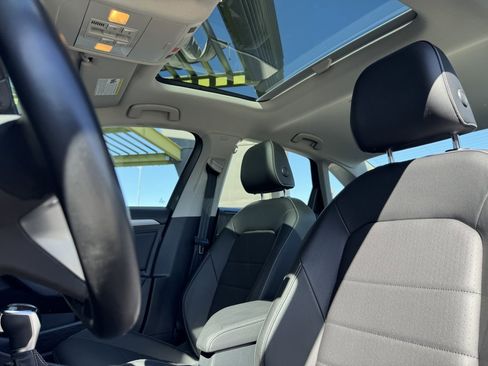 Used 2022 Volkswagen Jetta SE w/ Panoramic Sunroof Package image 25