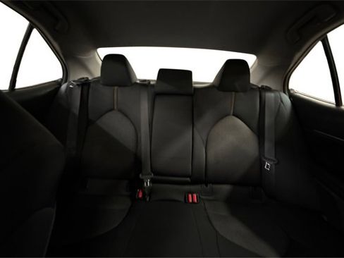 Used 2019 Toyota Camry LE image 14