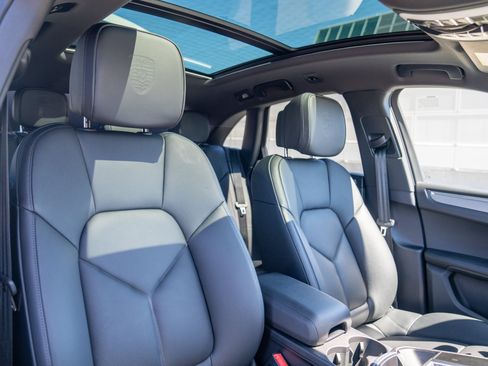 Certified 2026 Porsche Macan AWD/4WD image 27