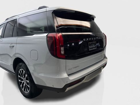 Used 2025 Ford Expedition Platinum AWD/4WD image 19