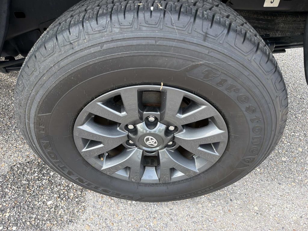 Used 2023 Toyota Tacoma SR5 AWD/4WD image 14