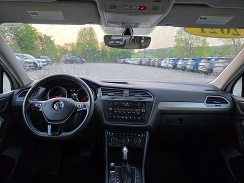 Used 2021 Volkswagen Tiguan SE AWD/4WD image 18