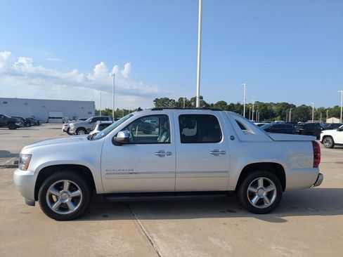 Used 2013 Chevrolet Avalanche LTZ RWD image 8