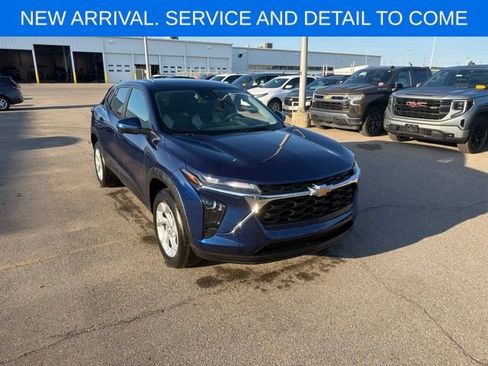 Used 2024 Chevrolet Trax LS w/ LS Convenience Package FWD image 6