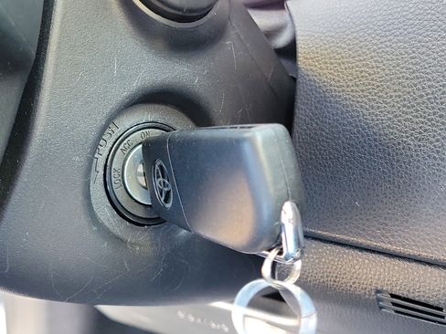 Used 2025 Toyota Corolla LE image 28