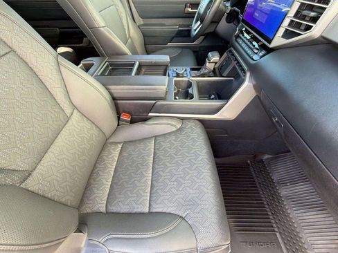Used 2025 Toyota Tundra Limited AWD/4WD image 33