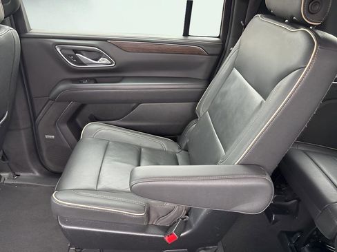 Used 2023 Chevrolet Suburban Premier AWD/4WD image 22