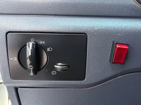 Used 2013 Ford Transit Connect XLT image 18