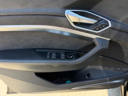 Used 2021 Audi e-tron Prestige w/ Prestige Package AWD/4WD image 18