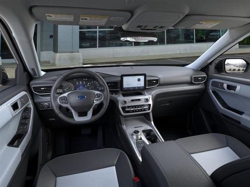 New 2024 Ford Explorer XLT w/ Equipment Group 202A image 9