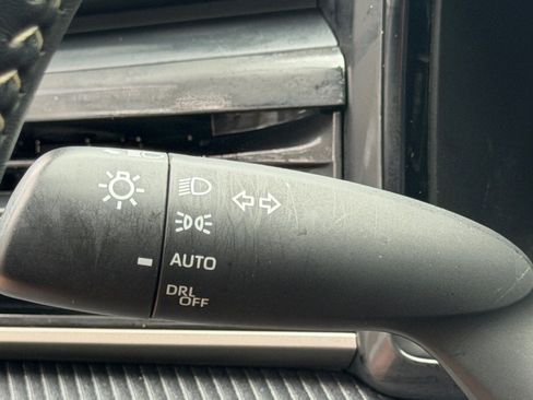 Used 2025 Toyota Camry SE FWD image 30