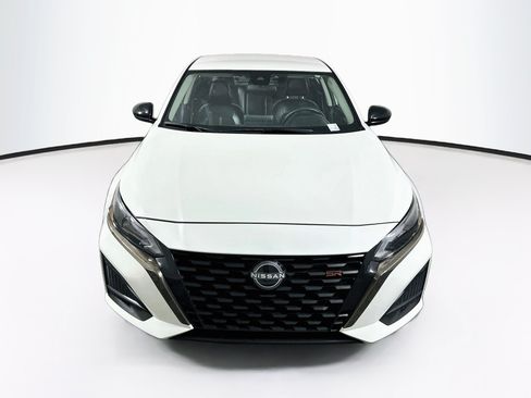 Used 2025 Nissan Altima 2.5 SR FWD image 2