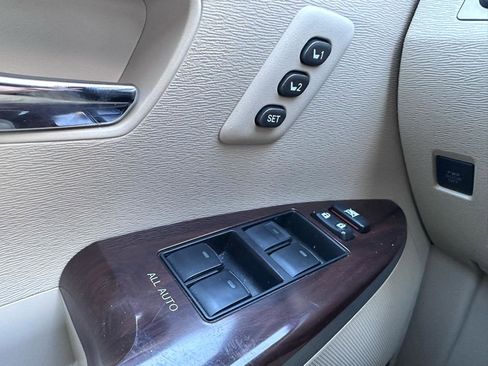 Used 2013 Toyota Venza XLE FWD image 27