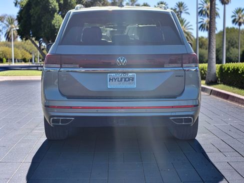 Used 2024 Volkswagen Atlas SEL Premium R-Line image 6