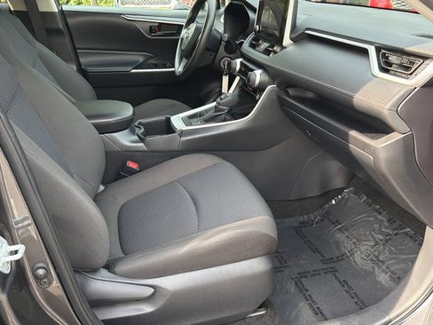 Used 2025 Toyota RAV4 LE AWD/4WD image 9