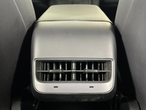 Used 2021 Tesla Model Y Long Range AWD/4WD image 33