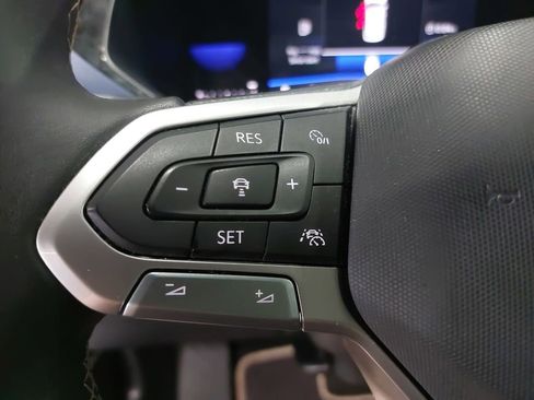 Used 2023 Volkswagen Taos SE w/ Panoramic Sunroof Package AWD/4WD image 16