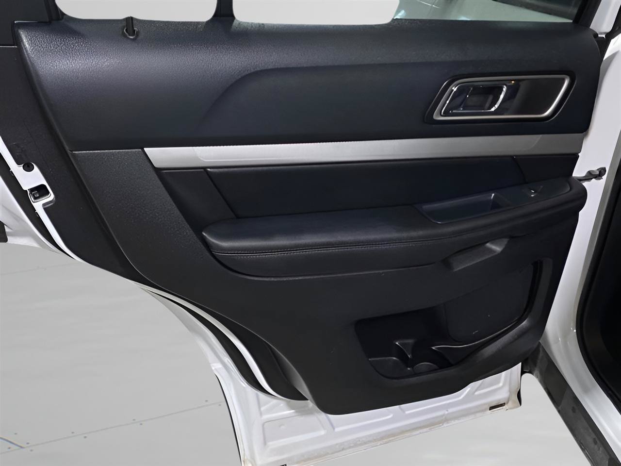 Used 2016 Ford Explorer XLT AWD/4WD image 10