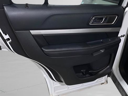 Used 2016 Ford Explorer XLT AWD/4WD image 10