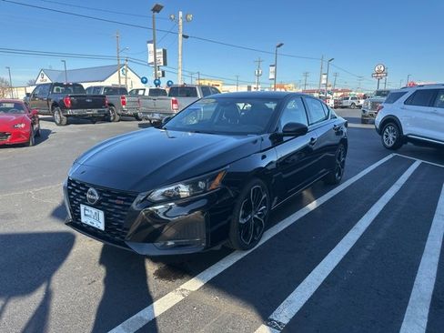 Used 2024 Nissan Altima 2.5 SR image 3