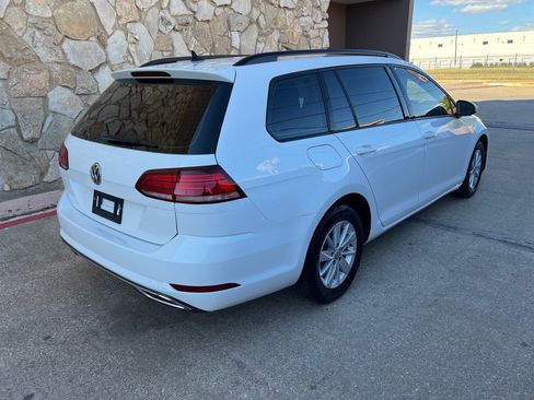 Used 2019 Volkswagen Golf S FWD image 4