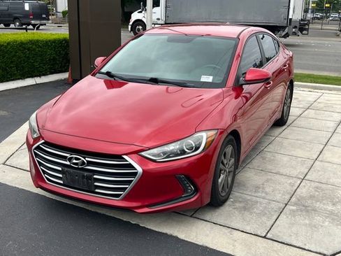 Used 2017 Hyundai Elantra SE w/ SE A/T Tech Package 03 FWD image 3