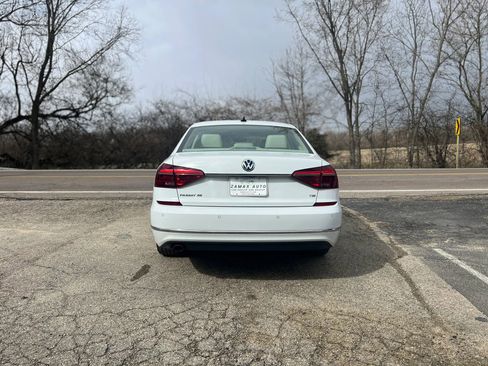 Used 2017 Volkswagen Passat 1.8T SE image 3