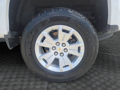 Used 2022 Chevrolet Colorado LT w/ Safety Package RWD image 33