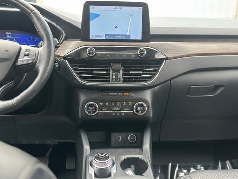 Used 2020 Ford Escape Titanium image 15