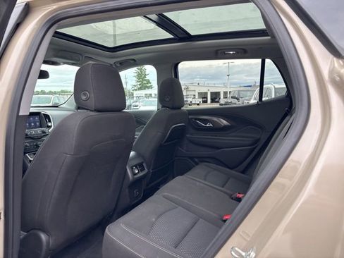 Used 2023 GMC Terrain SLE w/ Driver Convenience Package AWD/4WD image 4