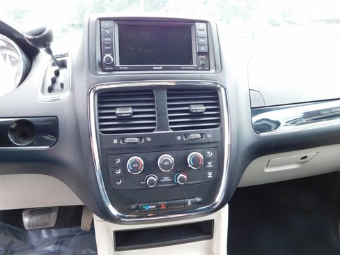 Used 2017 Dodge Grand Caravan SXT FWD image 12