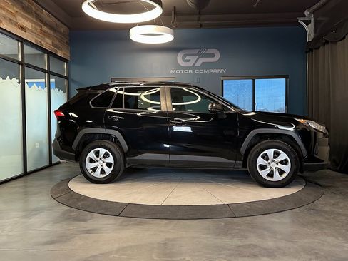 Used 2021 Toyota RAV4 LE image 2