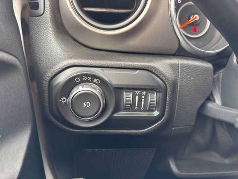 Used 2019 Jeep Wrangler Sport image 31