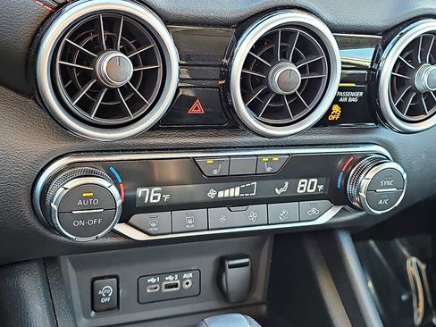 Used 2025 Nissan Sentra SR image 16