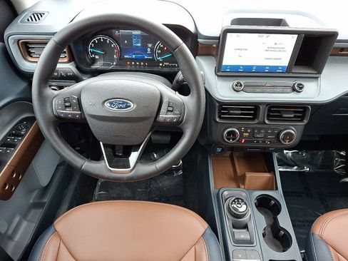 Used 2023 Ford Maverick Lariat w/ Lariat Luxury Package image 12
