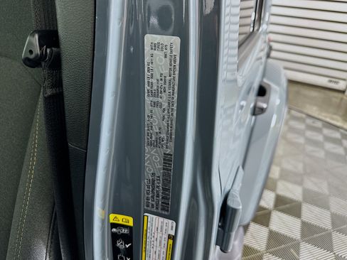 Used 2025 Jeep Wrangler Sahara image 12