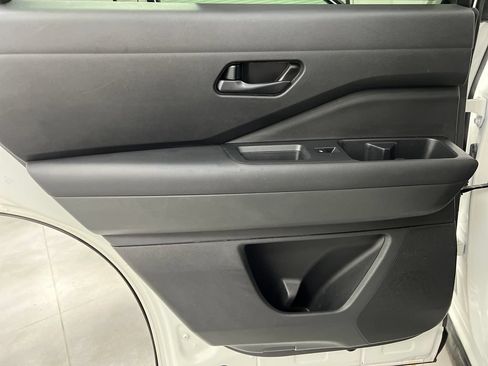 Used 2024 Nissan Pathfinder SV FWD image 19