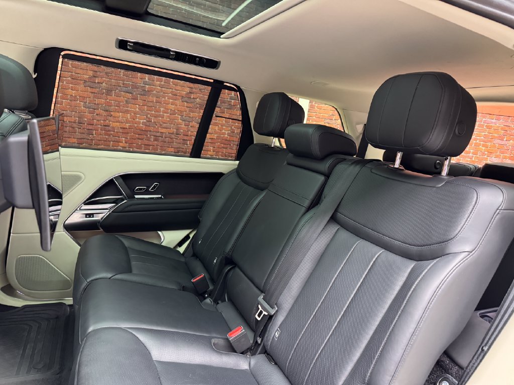 Used 2024 Land Rover Range Rover Long Wheelbase SE AWD/4WD image 25