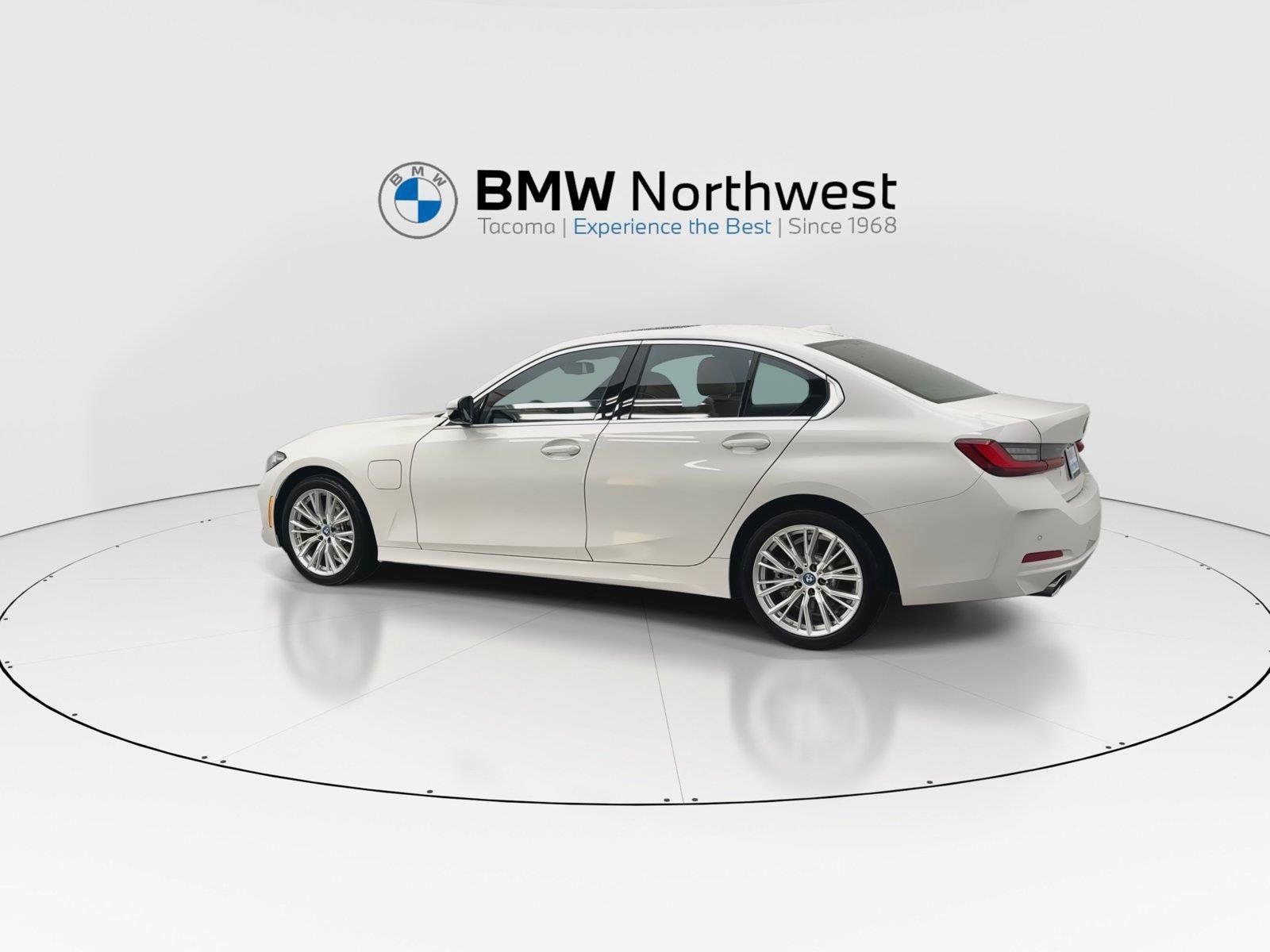 Used 2024 BMW 330e w/ Convenience Package RWD image 12