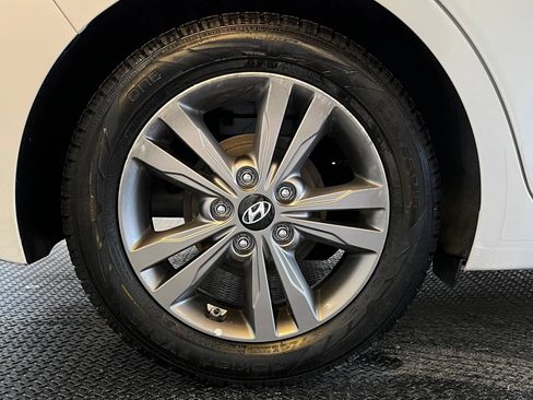 Used 2017 Hyundai Elantra SE FWD image 10