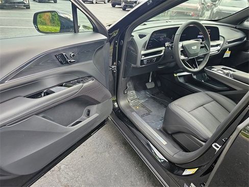 New 2025 Cadillac Lyriq Sport image 19