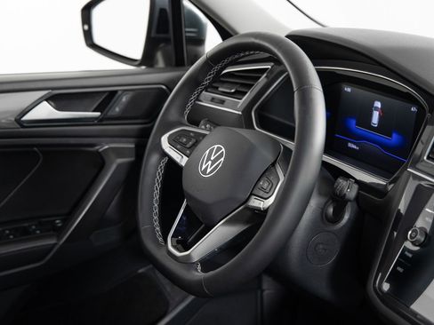 Used 2022 Volkswagen Tiguan SE AWD/4WD image 25
