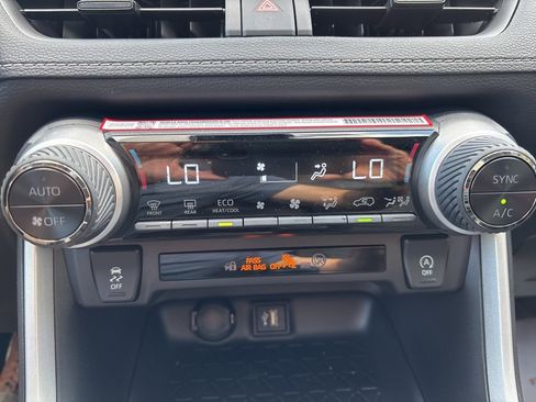 Used 2025 Toyota RAV4 XLE w/ Convenience Package image 18