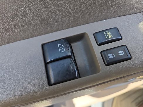 Used 2015 Nissan Frontier SV image 15